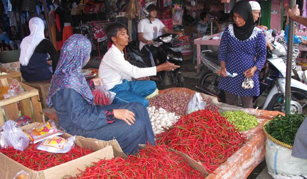 <b>MELONJAK:</b> Harga sembako kini mulai mengalami kenaikan menjelang Idul Adha di sejumlah pasar tradisional dalam Kota Jambi