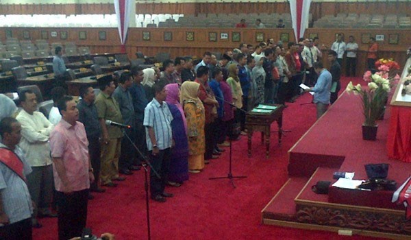  Anggota DPRD Provinsi Jambi dilantik pagi ini (08/09) dalam sidang paripurna istimewa  DPRD Provinsi Jambi