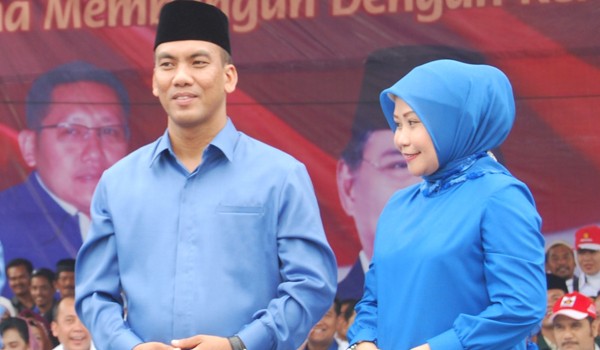 Kemas Fuad bersama istri