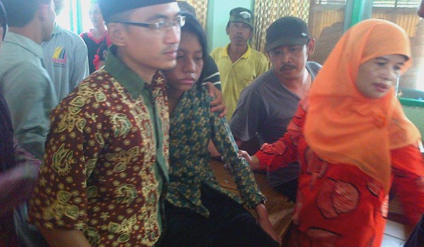 <b>Foto:</b> Sejumlah siswa siswi SMP N 2 tersebut mengalami kesurupan