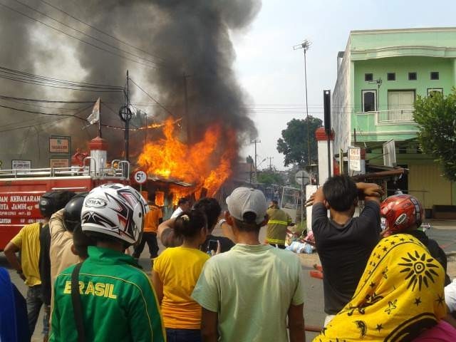 Kebakaran di Pasir Putih