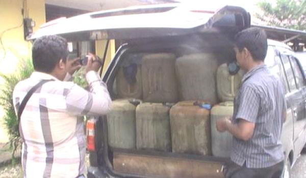 <b>Foto:</b> Mobil Yang Membawa BBM Ilegal 