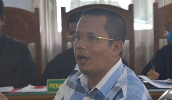 Sepdinal  saat mengikuti persidangan di Pengadilan Tipikor Jambi
