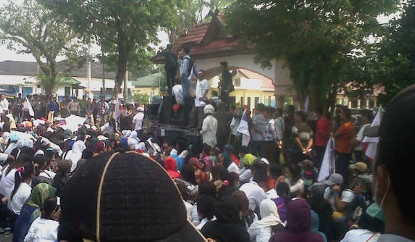 Warga Pucuk berdemo lagi pagi ini (22/9) 