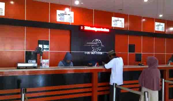 Pelanggan PT Pos Indonesia Cabang Jambi memanfaatkan jasa PT Pos untuk melakukan segala transaksi