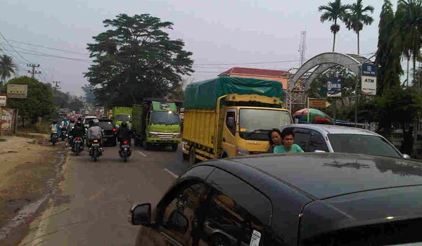 <b>Foto:</b> Macet Dari Simpang Rimbo Menuju Medalo