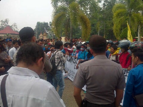 Aksi masa PMII di POlres Muaro Jambi