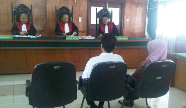 Sidang Putusan guru SMPN 22 Kota Jambi Suryati dan Rahmad Hidayat