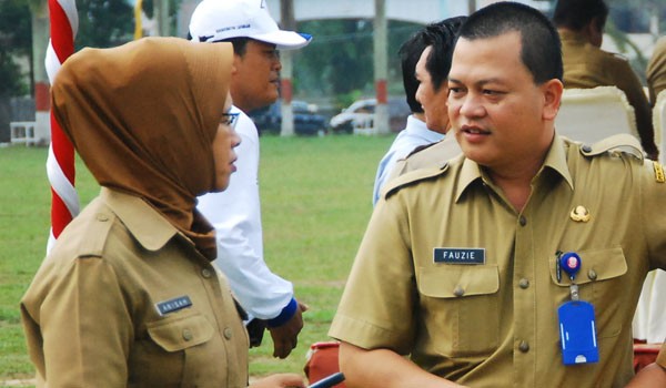 Kadis PU Provinsi Jambi Fauzie Anhsori (kanan)