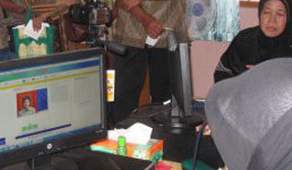<b>Foto:</b> Warga Bungo yang dibuat kan E-KTP