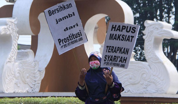 Aksi Hizbut Tahrir Indonesia  (HTI) yang mendukung penutupan lokalisasi di Kota Jambi