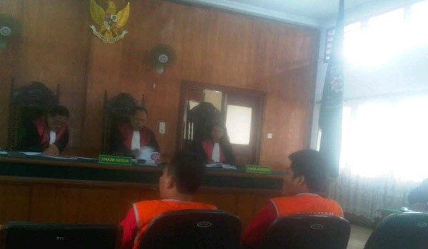 <b>Foto:</b> Sidang Lanjutan, Dua Terdakwa Lukman dan Deny 
