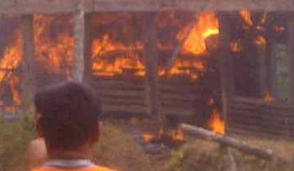 <b>Foto:</b> Kebakaran di Kabupaten Sarolangun, yang membakar salah satu orang nenek yang bernama Isnah (90) warga Ting-Ting