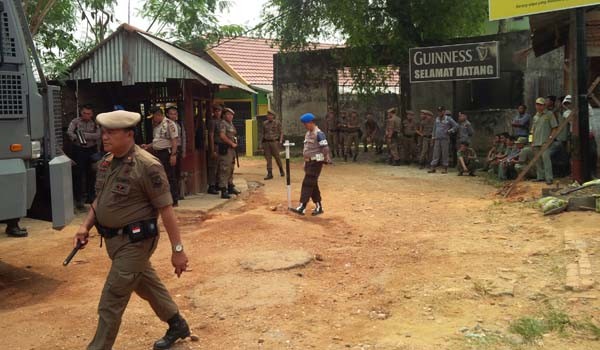 <b>Foto:</b> Aparat keamanan yang menjaga ketat pucuk