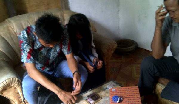 <b>Foto:</b> Siswi SMPN 6 Batanghari yang tertangkap sedang melakukan perbuatan mesum