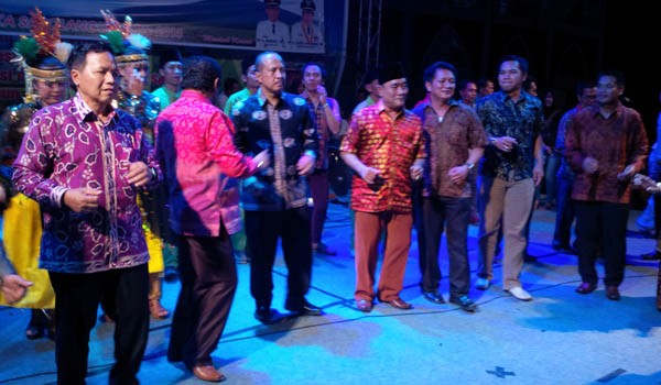 Dalam rangka HUT Kabupaten Sarolangun ke 15 kabupaten Kerinci dan Kota Sungai Penuh malam ini (15/10)