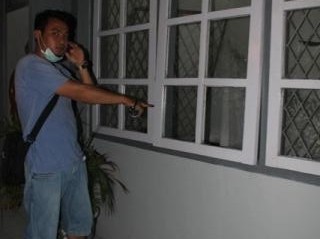 Kaca jendela LP Kelas IIB Muarabulian yang dipecahkan oleh 9 Napi yang kabur