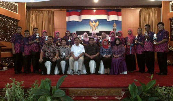 Guru favorit JE dilepas gubernur Jambi di rumah dinas