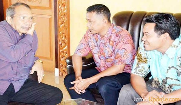 Ketua DPD I Golkar Provinsi Jambi Zoerman Manap, Ketua DPW dan Sekretaris PKS Provinsi Jambi Safruddin Dwi Aprianto dan Supriyanto