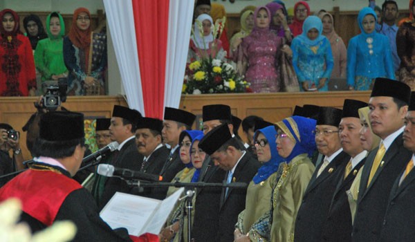 Anggota DPRD Provinsi Jambi saat mengikuti prosesi pelantikan beberapa waktu lalu. Sekitar akhir Oktober mendatang direncanakan pelantikan pimpinan DPRD Provinsi Jambi