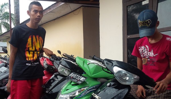 Dua pelaku pencurian motor, yang berhasil diamankan pihak kepolisian