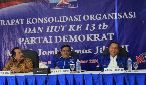 Ketua DPD Demokrat Provinsi Jambi, HBA bersama Effendi Hatta dan Zulfikar Achmad saat Rapat Konsolidasi Organisasi Partai Demokrat