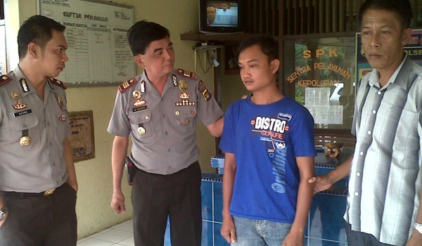 Pemuda pembawa senjata tajam yang berhasil diamankan polisi