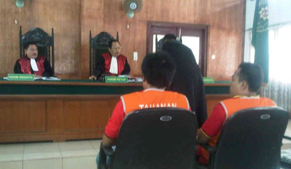 <b>Foto:</b> Sidang Lanjutan, Dua Terdakwa Lukman dan Deny
