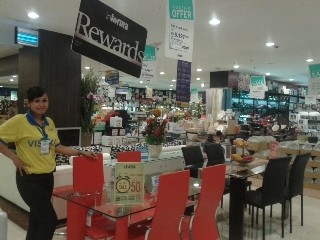 Hera dining set, produk terlaris di informa bulan Oktober. F/YUNITA/JU