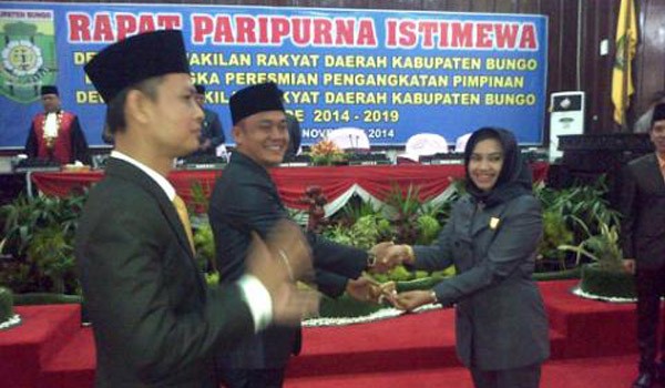 Saat pelantikan pimpinan DPRD Bungo
