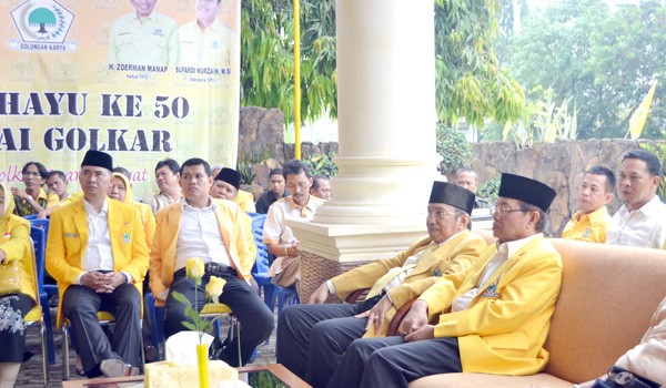 Zoerman Manap, Fachrori Umar, Sufardi Nurzain dan Sy Fasha saat HUT Golkar baru-baru ini. KESRIADI/JU      