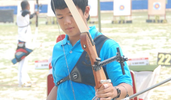 Salah satu atlet panahan yang sedang melakukan latihan   