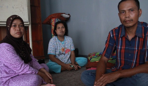 Robaniah saat berada di emperan RSU Raden Mataher Jambi   