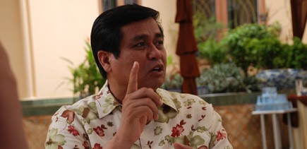 Gubernur Jambi Drs.H. Hasan Basri Agus