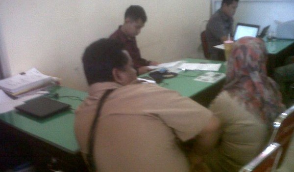 Eva, bendahara gaji RS Hamba Muarabulian yang melapor ke pihak kepolisian