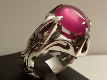 Illustrasi batu Rubi