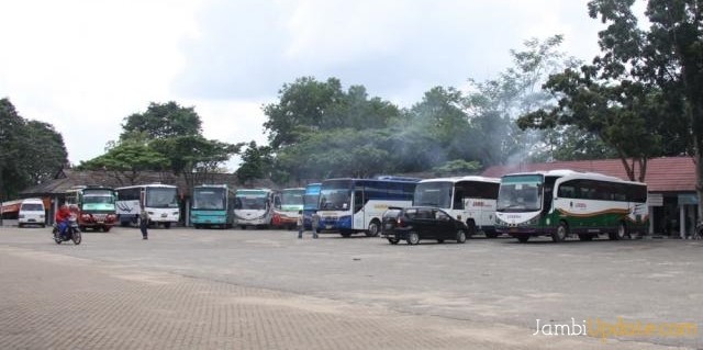 Bus AKAP dan AKDP di Terminal Alam Barajo, Jambi