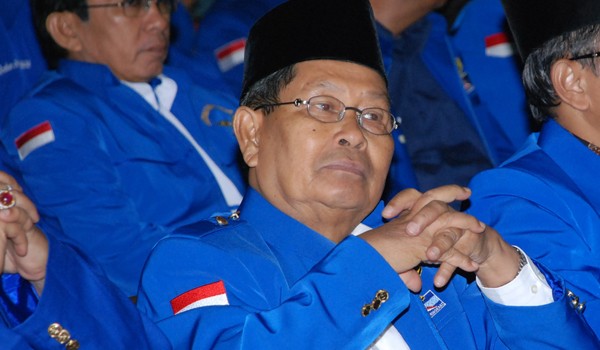 Mantan Bupati Batanghari Hasip Kalimuddin Syam    