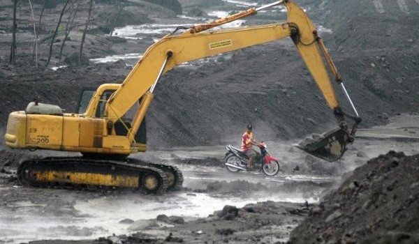 Pajak alat berat perusahaan dan Dinas PU Kabupaten Tebo belum bayar dibayar