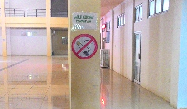 Tulisan larangan merokok disalah satu kantor di Kabupaten Tanjab timur