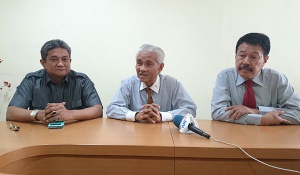 Jajaran petinggi RS Pertamina Baiturrahim  saat memberikan keterangan kepada media      