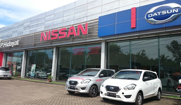 Dealer resmi Nissan di Jalan Panggeran Hidayat, Kota Baru, Kota Jambi.