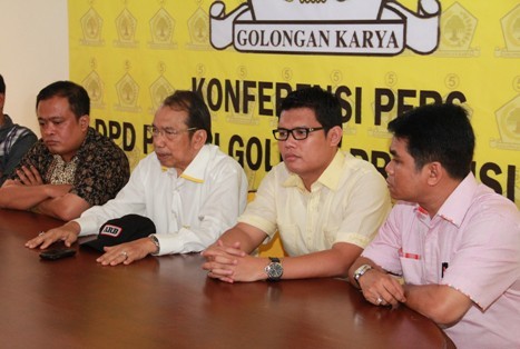    Zoerman Manap dan para pengurus DPD I Golkar Provinsi Jambi.