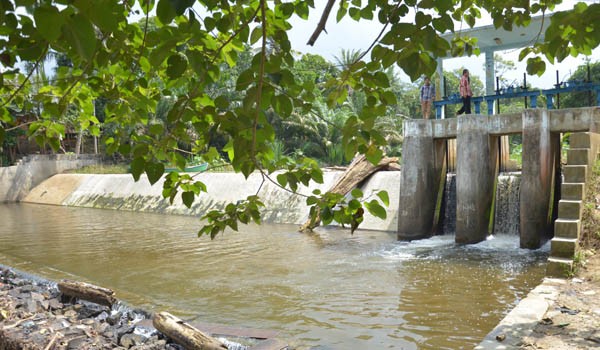 Irigasi yang tedapat di Suban, Tanjab Barat. Suban menjadi prioritas Pemprov Jambi  karena bakal menjadi pilot projek irigasi di Provinsi Jambi
