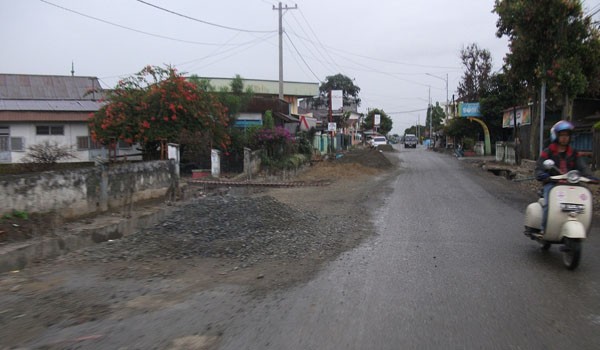 Kondisi salah satu ruas jalan di Kerinci beberapa waktu lalu. Sampai kini, di Kerinci masih minim rambu lalu lintas.