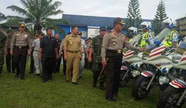 Kapolda Brigjen Pol Bambang Sudarisman saat meninjau kesiapan pasukan 