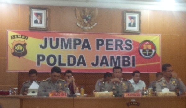 Polda Jambi saat mengelar jumpa pers di gedung siginjai Mapolda Jambi