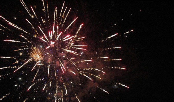 Tahun Baru 2015 Langit Jambi Dipenuhi Kembang Api