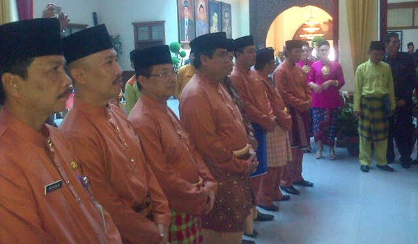 HBA bersama pejabat Pemprov Jambi saat sampai di gedung DPRD Provinsi Jambi