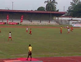 Pertandingan antara kesebelasan Sungai penuh dengan kesebelasan Tebo